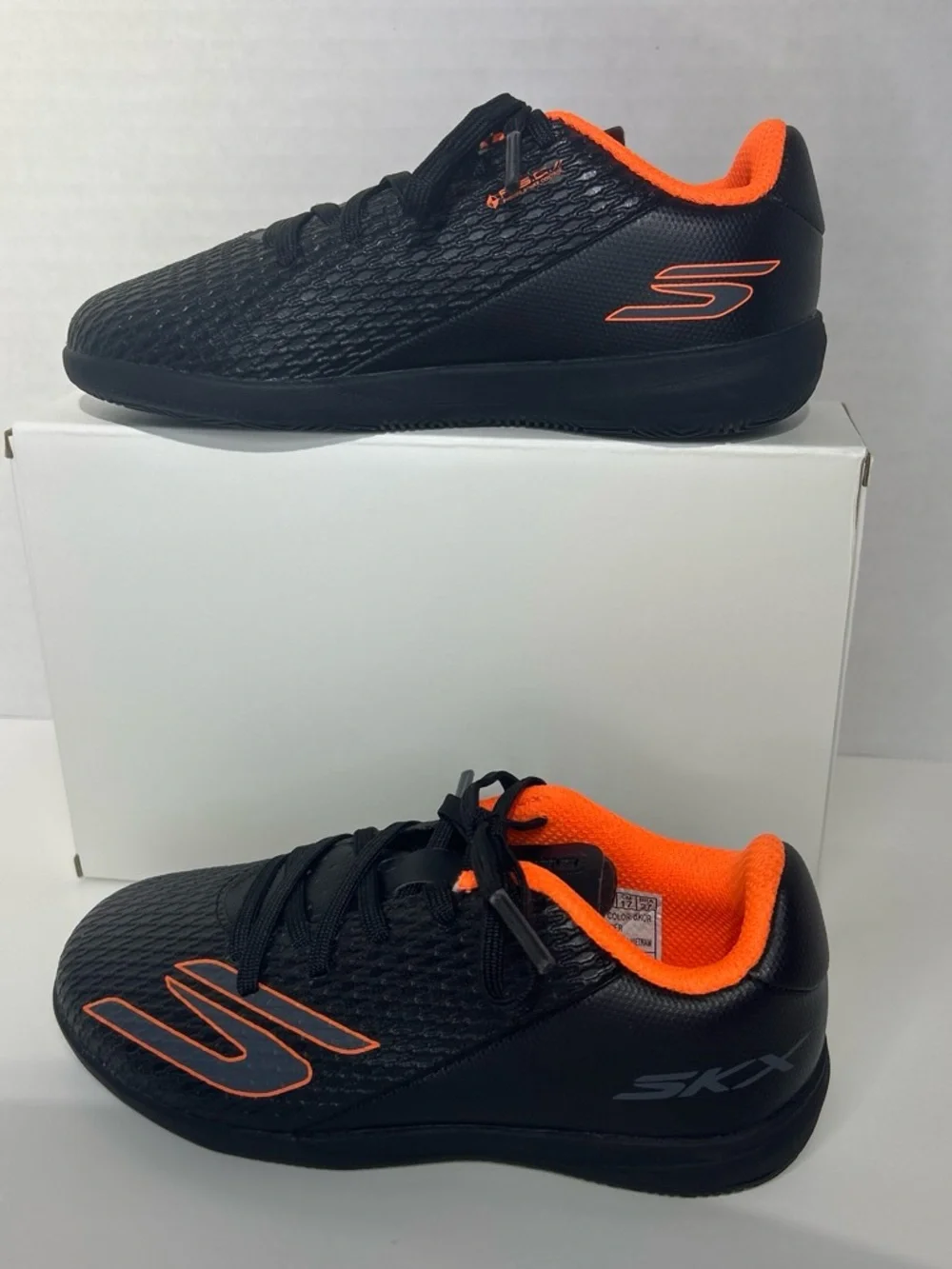 Sketchers SKX_2 Jr youth IC indoor soccer shoes size 11 NEW